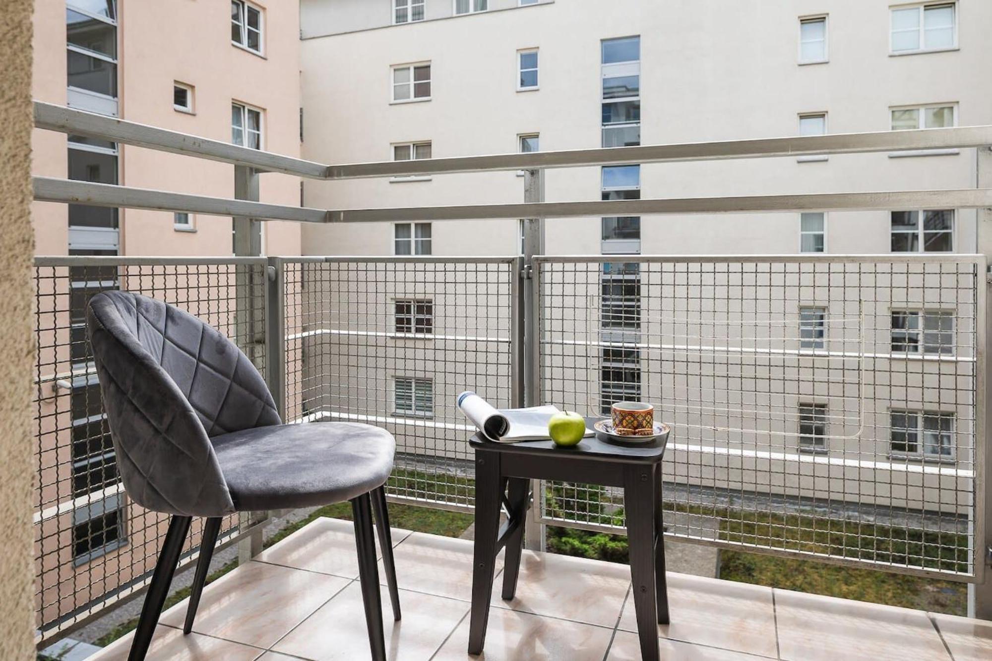 Elektoralna 12A - Colorful Apartment With Balcony By Noclegi Renters Warsaw Exterior photo